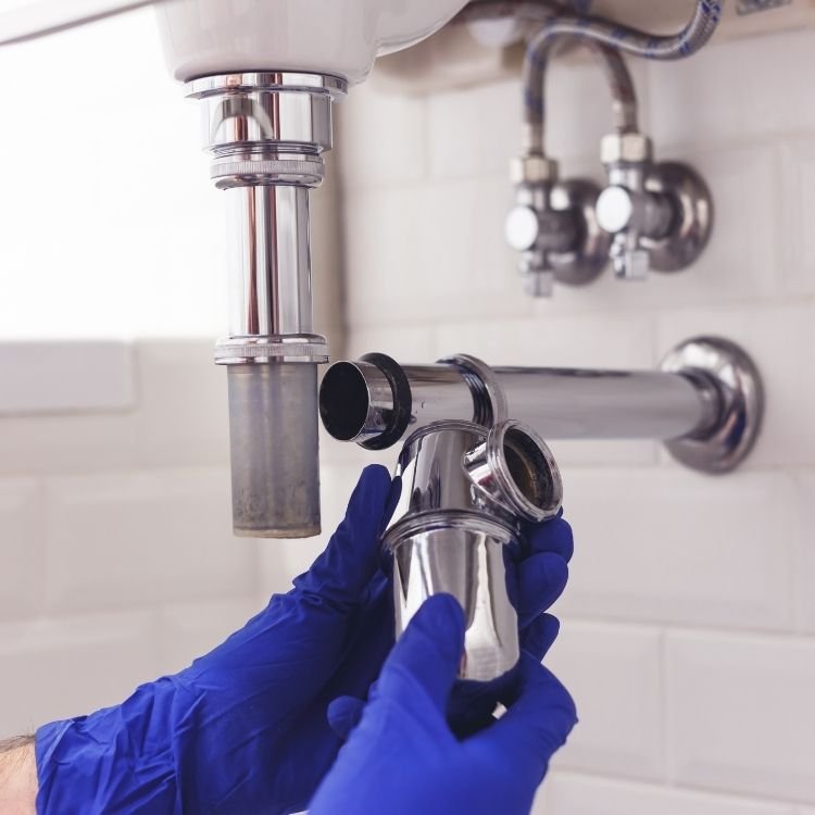 Emergency plumbing service in Ottawa repairing burst pipes and frozen plumbing systems during winter